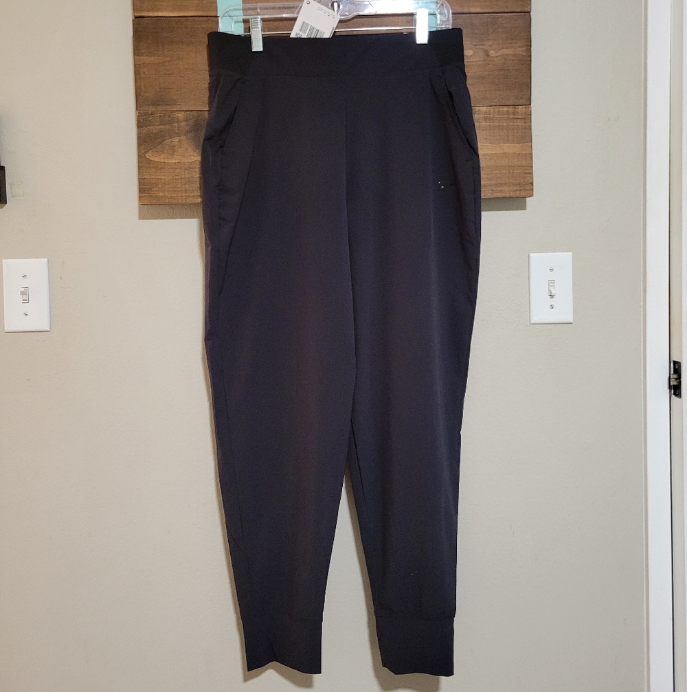 Nike Black Standard Fit Mid Rise Full Length Athleisure Joggers NWT Size Large